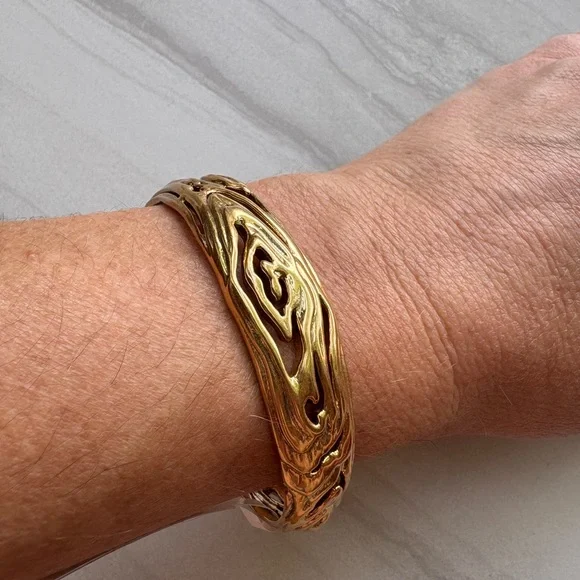 Kendra Scott Vintage Gold cuffed buffed bracelet- NWT - Picture 2 of 3